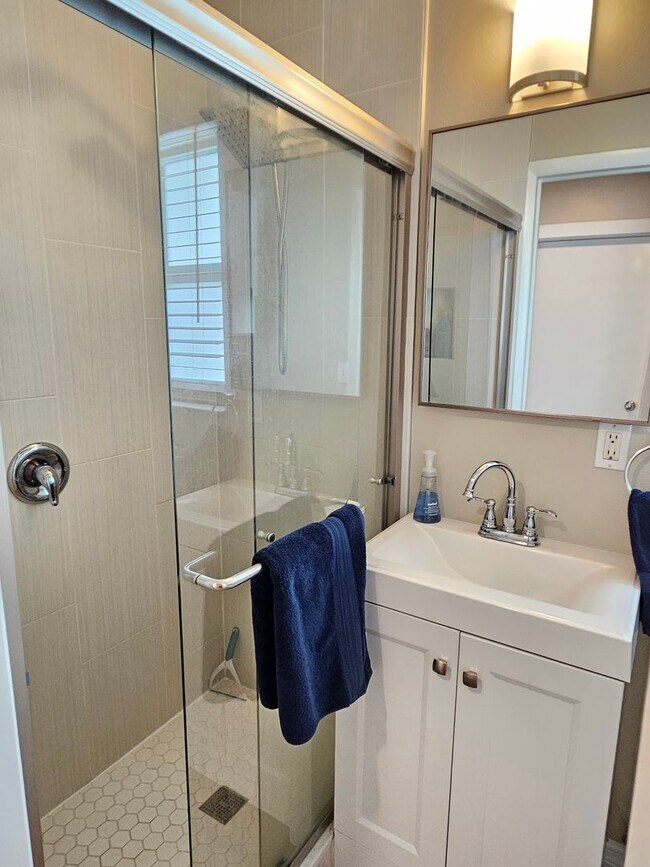 Building Photo - Annual Unfurnished 2 Bedroom 2 Bathroom Single Family Home in South Venice!