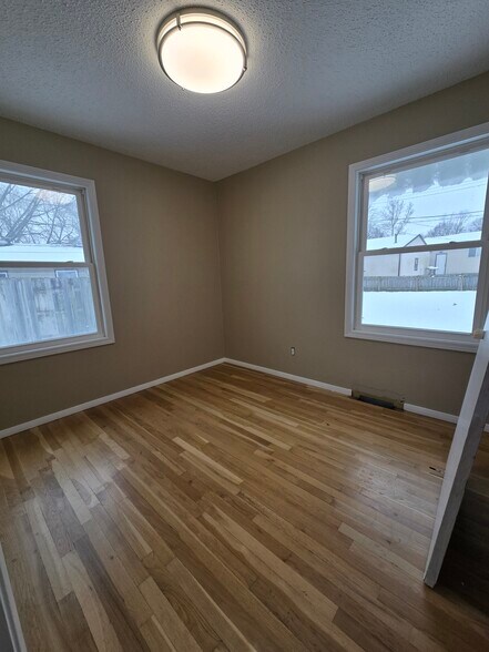 Building Photo - 2125 Hollywood Blvd