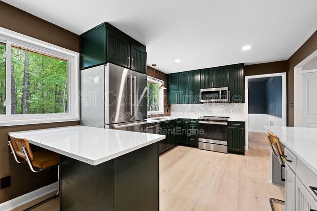 Building Photo - 5105 Pine Dr