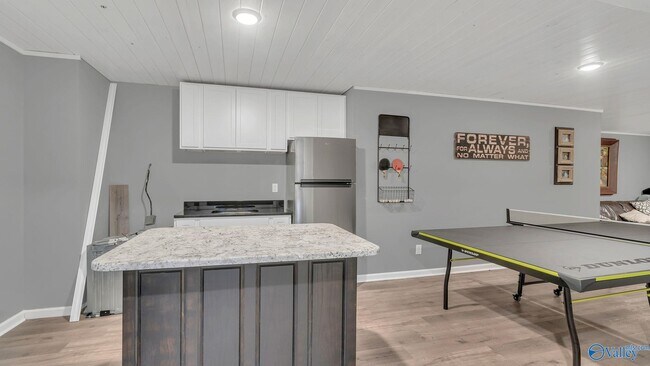 Building Photo - 511 Rainbow Dr