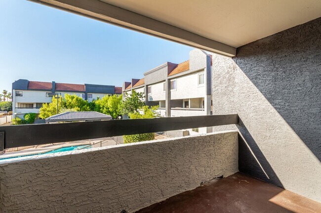 Building Photo - Updated 2-Bedroom COZY Condo Just Minutes ...