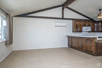 Building Photo - Beautiful 2 Bedroom Home