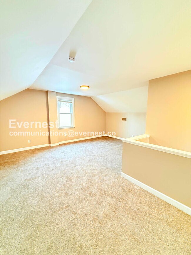 Building Photo - 15472 Lauder St