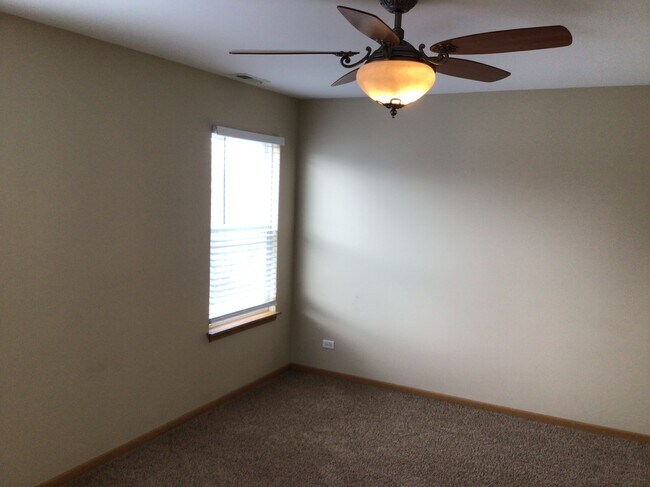 Building Photo - 560 S Annandale Dr