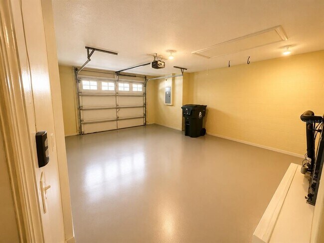 Building Photo - 615 Villa Ct