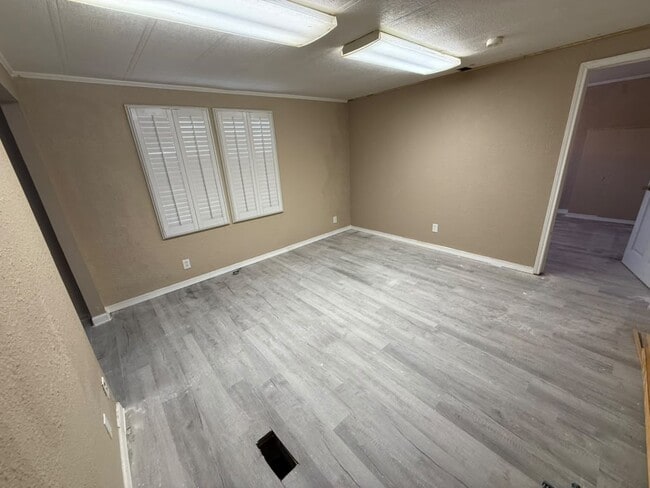 Building Photo - 4728 Taft Blvd