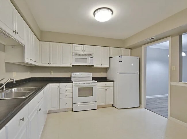 Building Photo - 728 Harbor Way