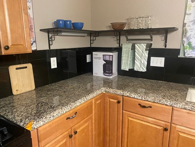 Building Photo - 555 E Simpson Ave