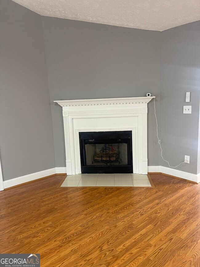 Building Photo - 320 Willow Springs Dr