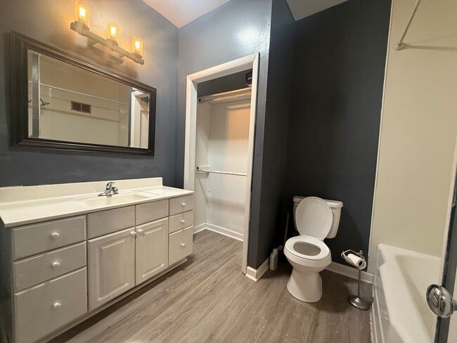 Building Photo - 3 Bedroom 1 Bathroom Home in Greeneville, TN