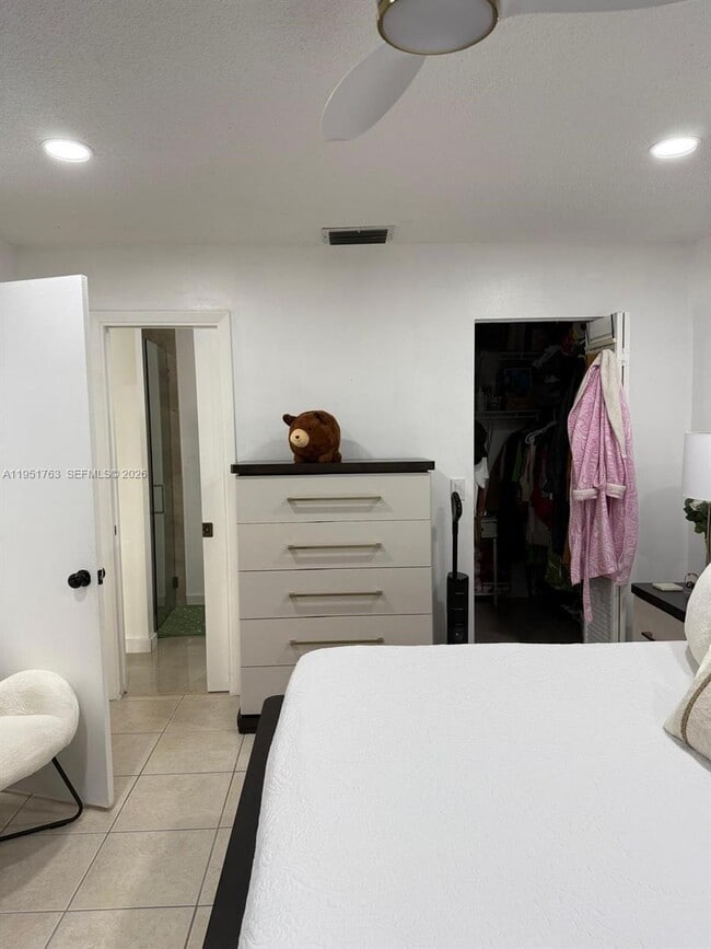 Building Photo - 1041 SW 111th Ave