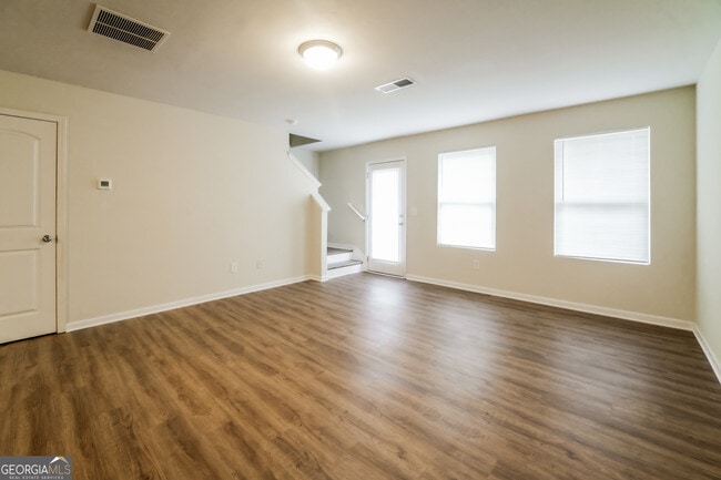 Building Photo - 304 Reedell Way