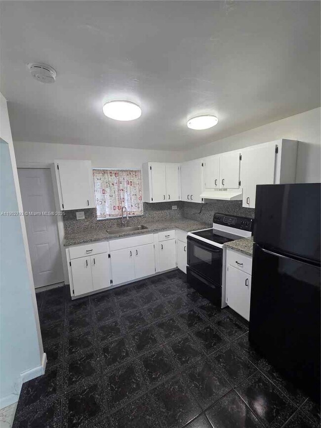 Building Photo - 10725 NW 8th Ave