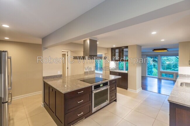 Building Photo - 16 Sunbrook Rd
