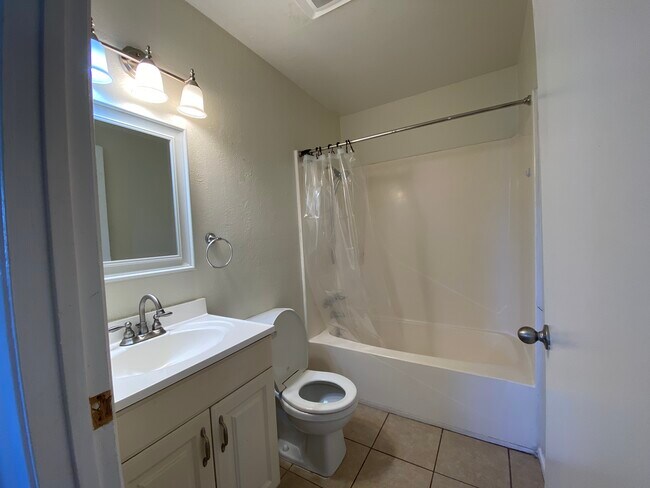 Building Photo - 11213 Chico Rd NE