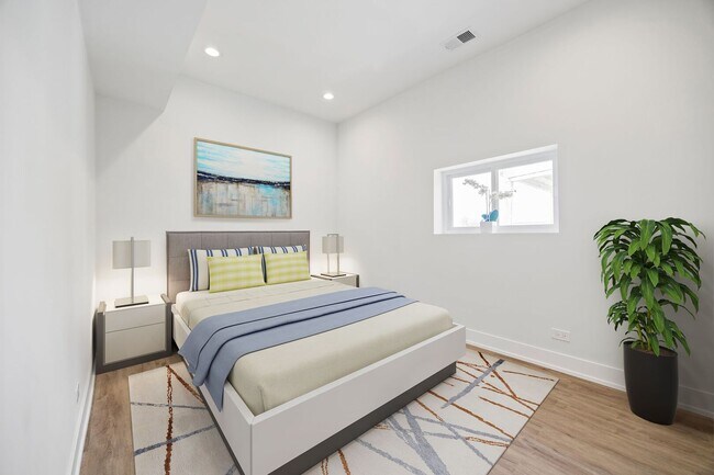 Building Photo - 2741 W Belmont Ave