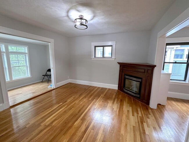 Building Photo - 19 Whitney Ave