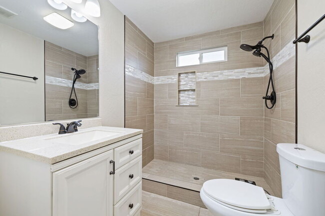 Building Photo - 1212 S Demaree St