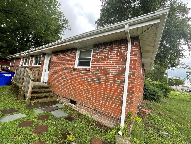 Primary Photo - Coleman Place Duplex Quick Possession