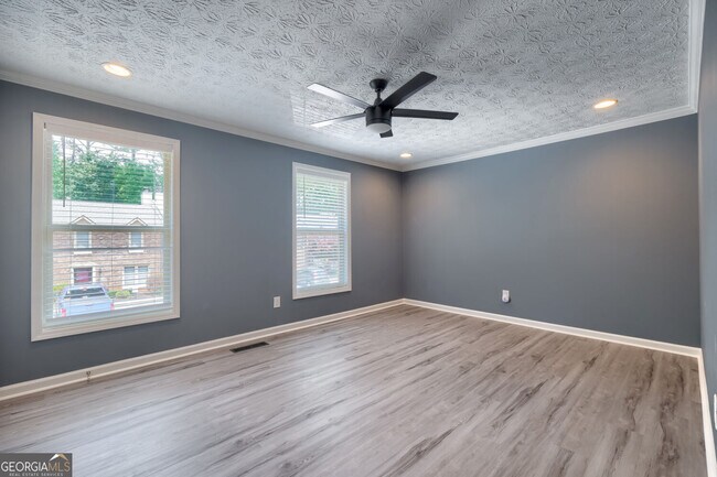 Building Photo - 119 Forrest Ave