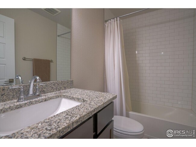 Building Photo - 294 E Chestnut St