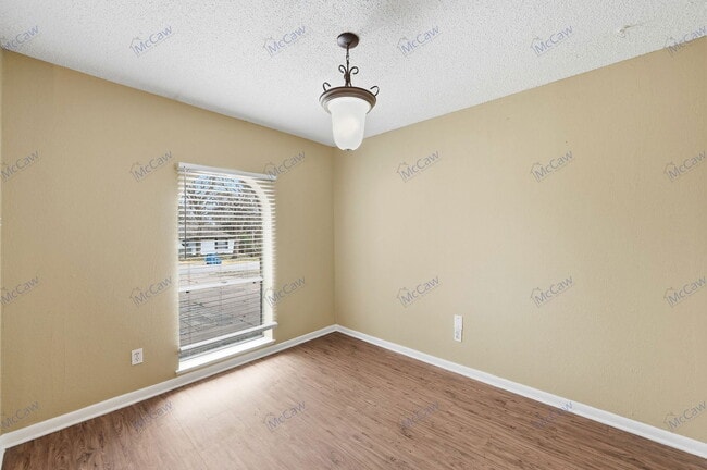 Building Photo - 207 Evelyn St