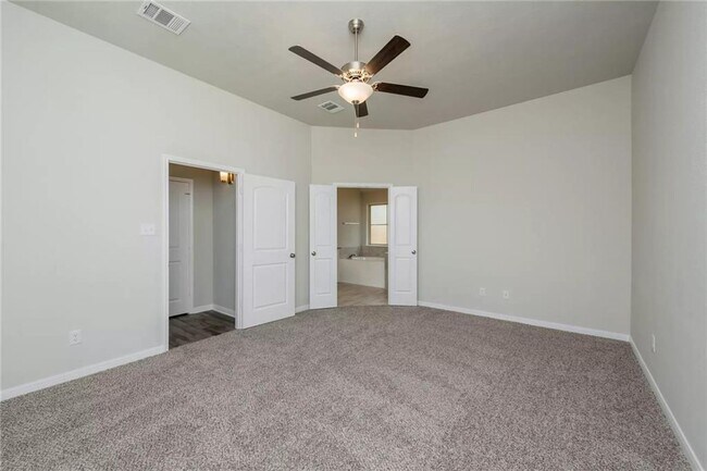 Building Photo - 5118 Leaning Tree