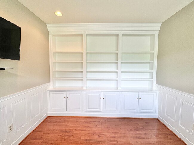 Building Photo - GORGEOUS FORMER MODEL HOME - MINUTES TO QUANTICO