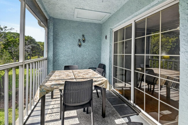 Building Photo - 1606 SE Green Acres Cir