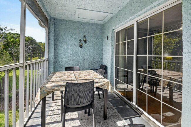 Building Photo - 1606 SE Green Acres Cir