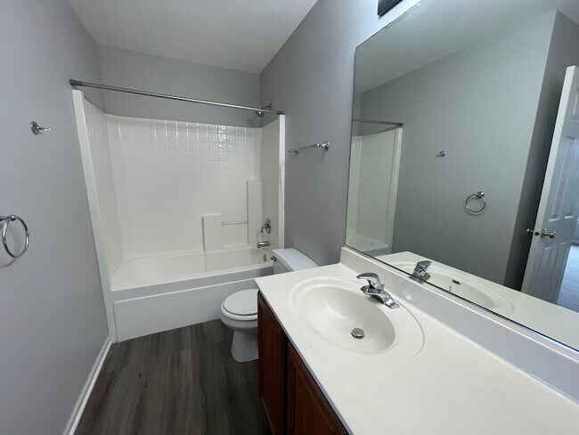 Building Photo - 1624 Fieldstone Dr N