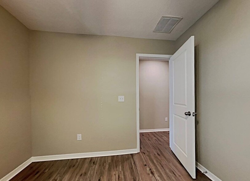 Building Photo - 10211 Cool Waterlily Ave