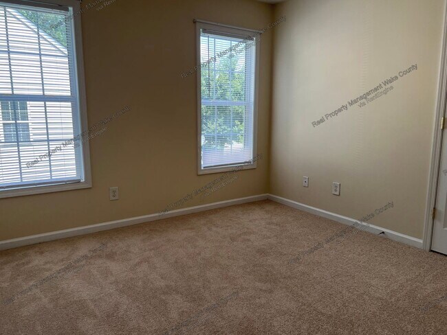 Building Photo - 2516 Farlow Gap Ln