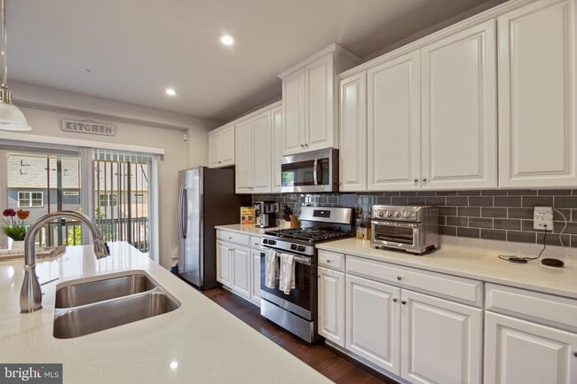 Building Photo - 7843 Otterbein Way