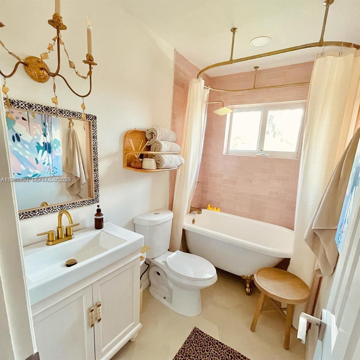 Building Photo - 207 SW 12th Ave