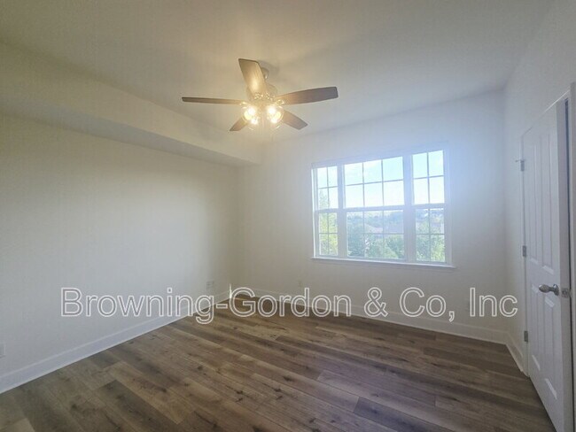Building Photo - 8601 Peckham Ln