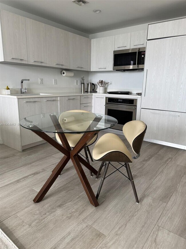 Building Photo - 45 SW 9th St