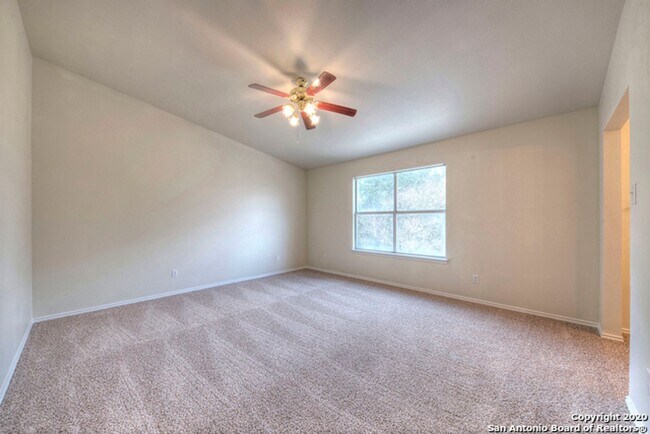 Building Photo - 3 Bedroom/2.5 Bath located in Villas at Northgate