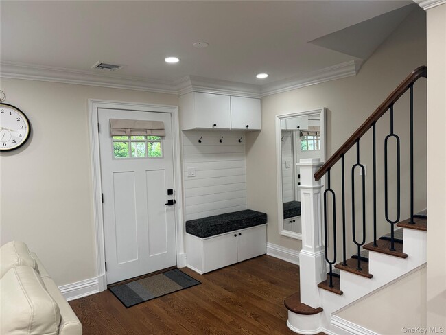 Building Photo - 18 Amalia Ln