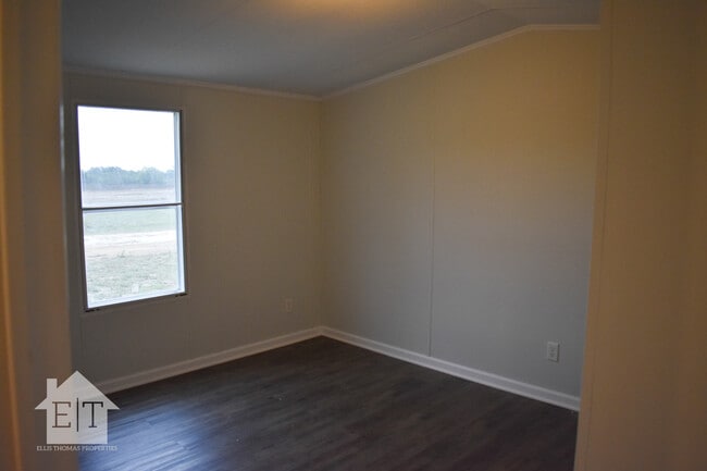 Building Photo - 38 Rolandale Ln