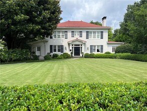 Building Photo - 2544 Peachtree Rd NW