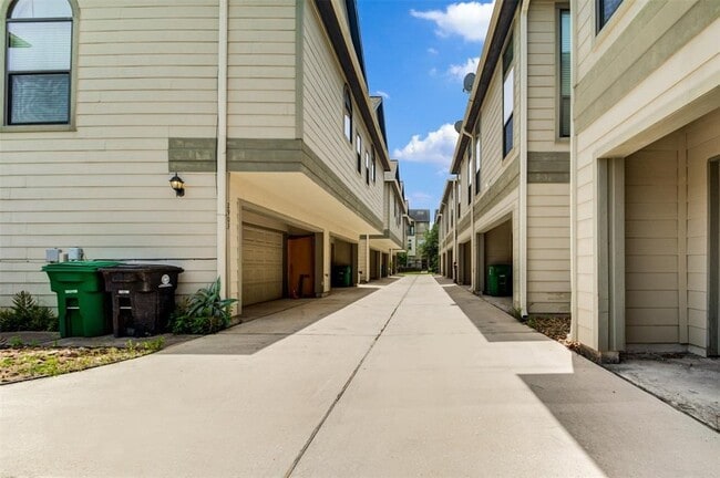 Building Photo - 1507 Paige St