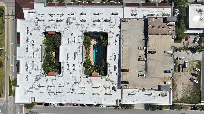 Building Photo - 533 NE 3rd Ave