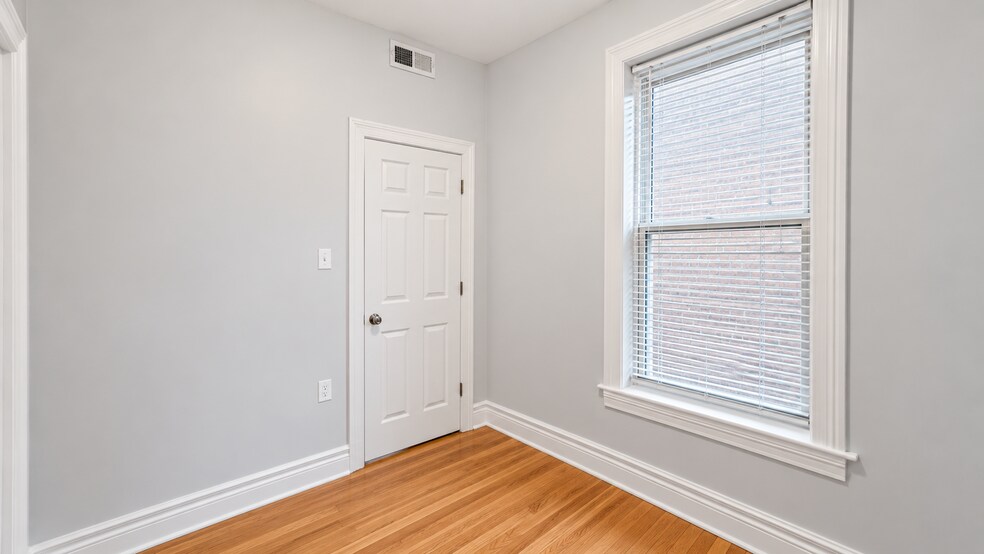 Building Photo - 2833 N Albany Ave