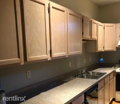 Building Photo - 2 br, 1 bath Townhome - 735 Hamlet St