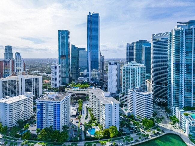 Building Photo - 1408 Brickell Bay Dr