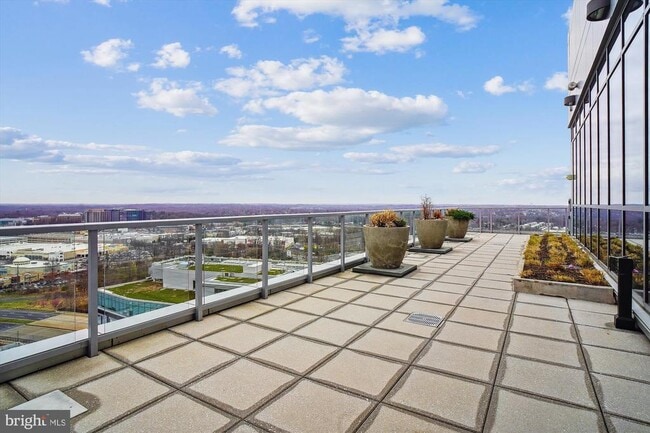 Building Photo - 930 Rose Ave