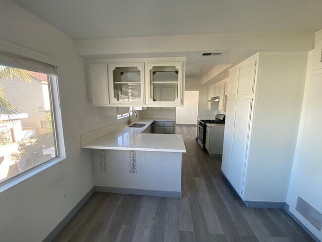 Building Photo - Julian House (DMM125)