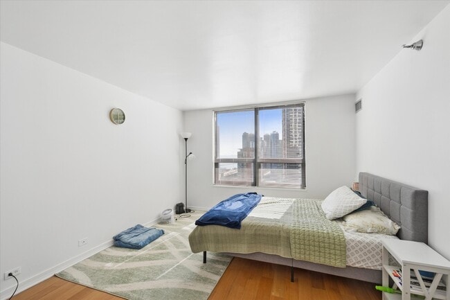 Building Photo - 401 E Ontario St