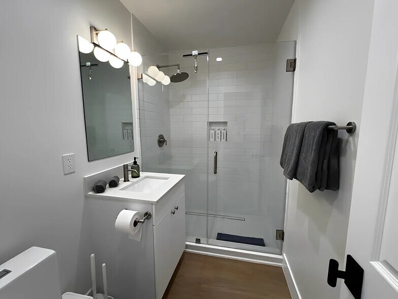 Building Photo - 619 Milwood Ave